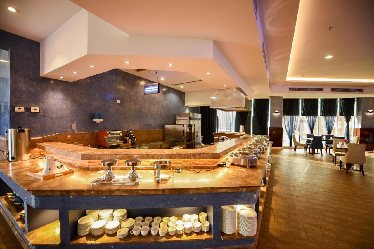 Hotel & Resort Golden Marina Янбу Екстериор снимка