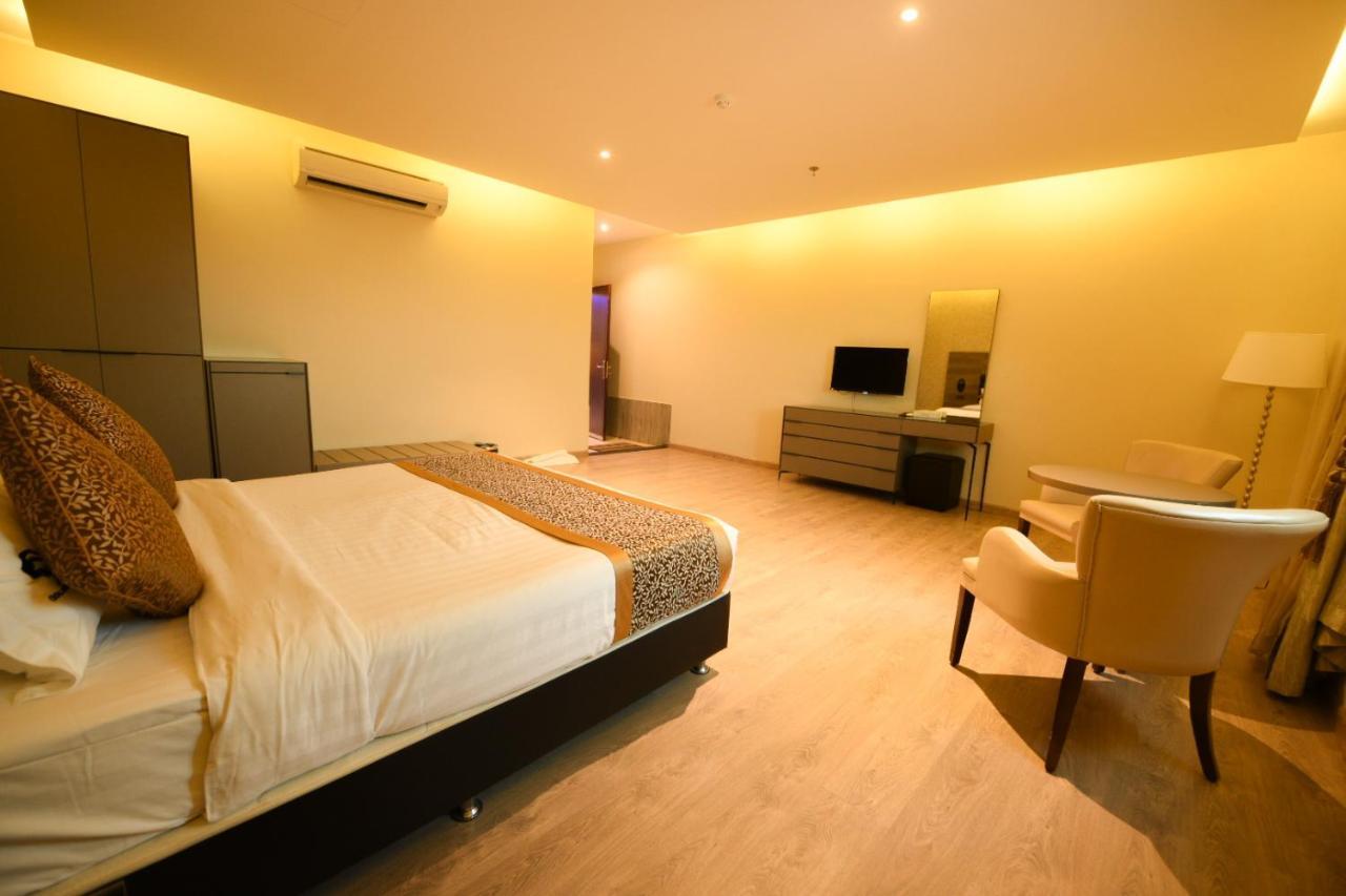 Hotel & Resort Golden Marina Янбу Екстериор снимка