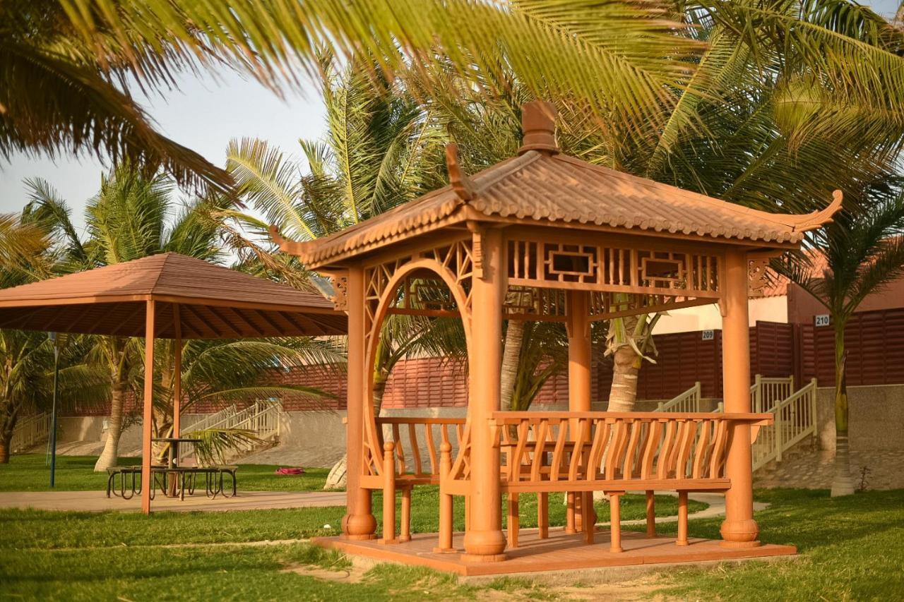 Hotel & Resort Golden Marina Янбу Екстериор снимка