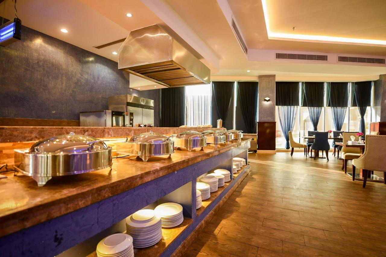 Hotel & Resort Golden Marina Янбу Екстериор снимка