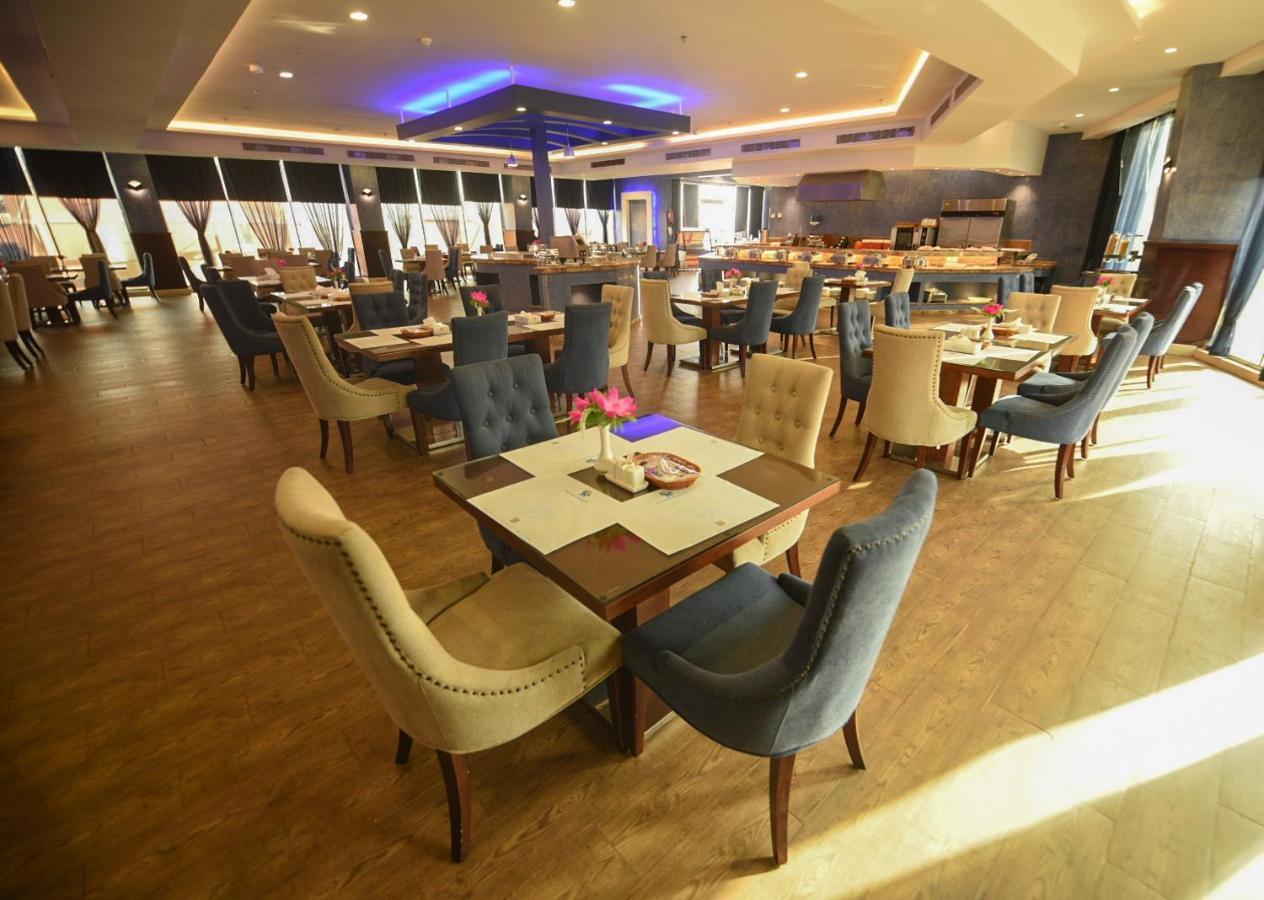 Hotel & Resort Golden Marina Янбу Екстериор снимка