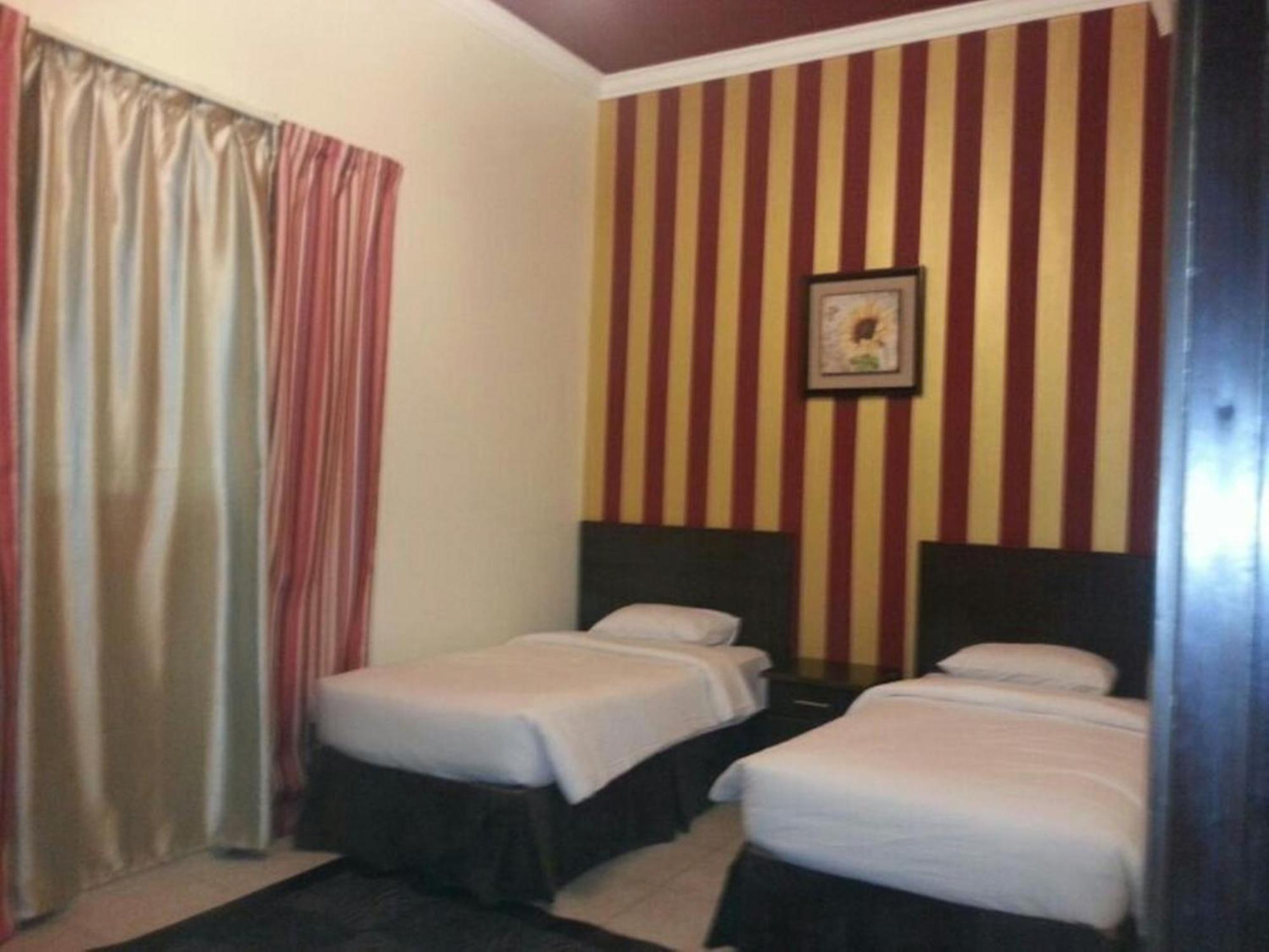 Hotel & Resort Golden Marina Янбу Стая снимка