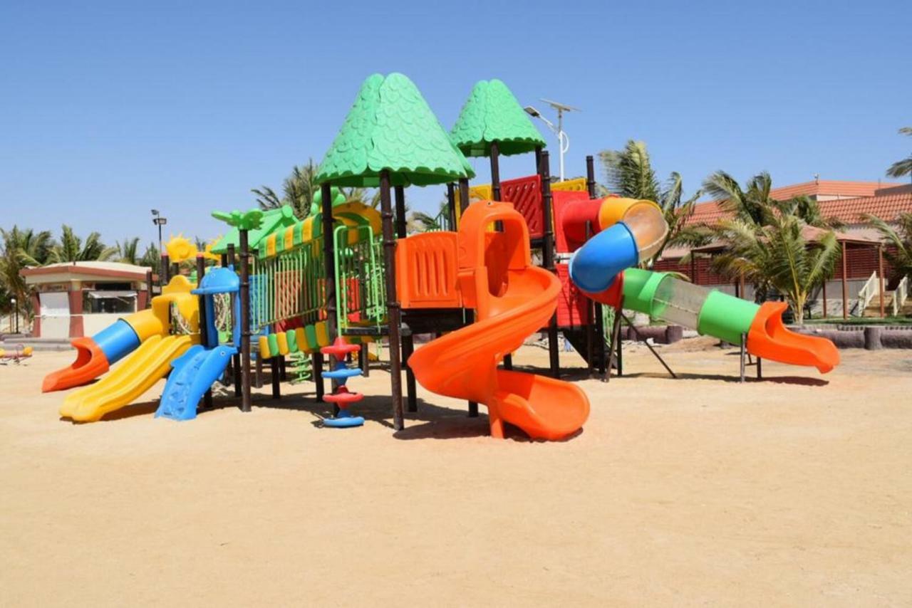 Hotel & Resort Golden Marina Янбу Екстериор снимка